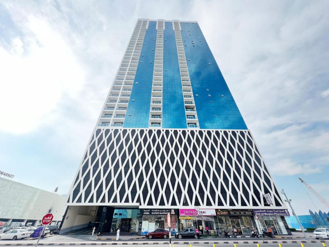 Oasis Tower 1 Apartment *