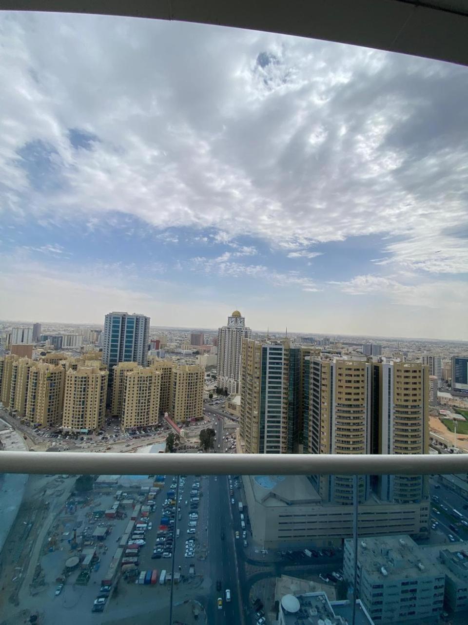 Oasis Tower 1 Apartment *